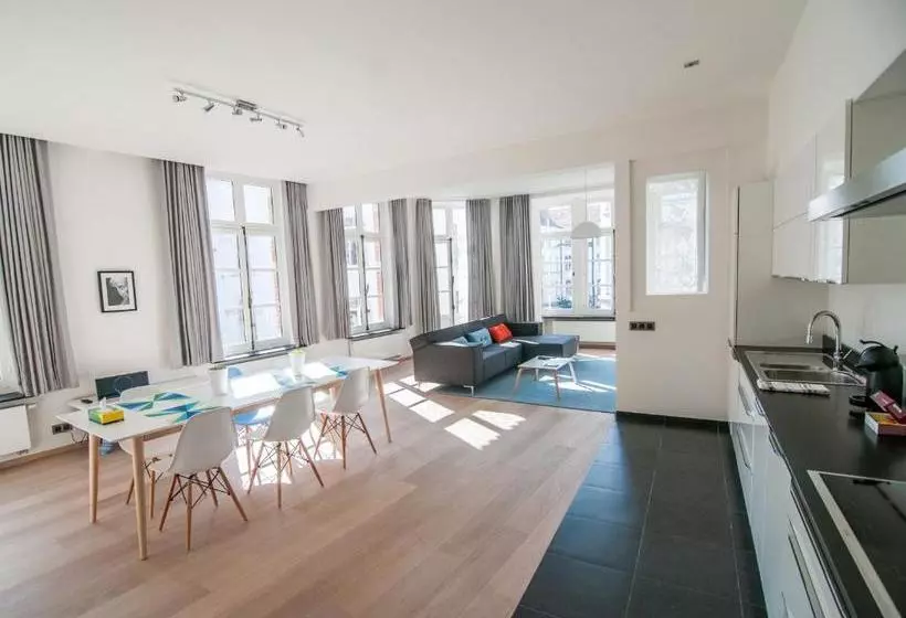 ホテル Your House Apartments