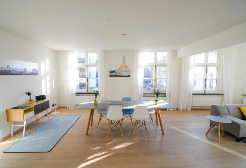 ホテル Your House Apartments