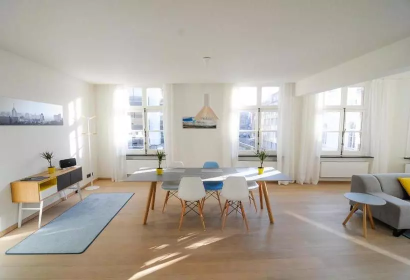 ホテル Your House Apartments