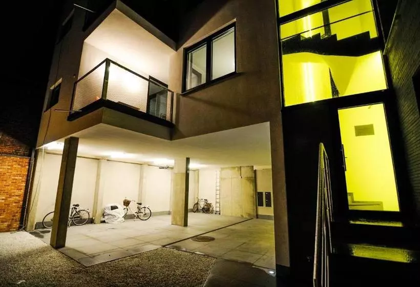 ホテル Your House Apartments