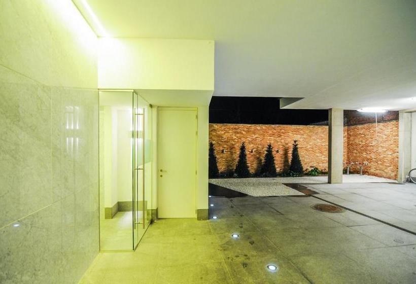 ホテル Your House Apartments