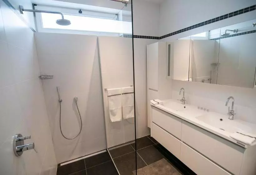 ホテル Your House Apartments