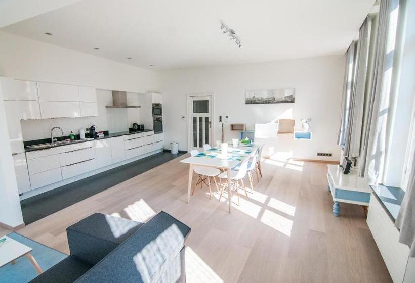 ホテル Your House Apartments