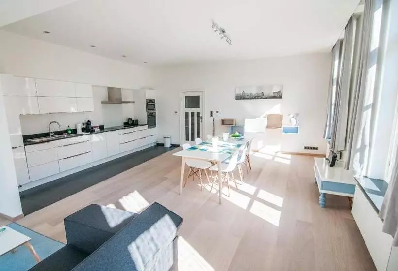 ホテル Your House Apartments
