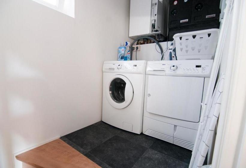 ホテル Your House Apartments