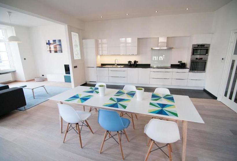 ホテル Your House Apartments