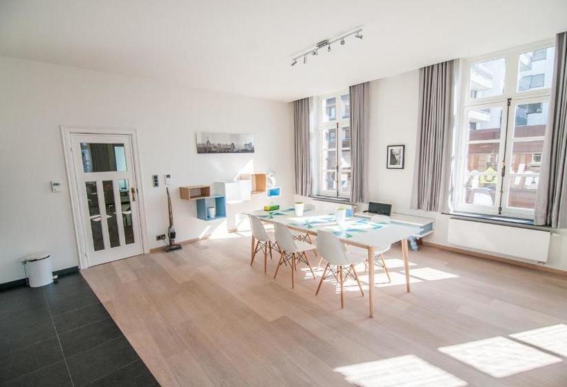 ホテル Your House Apartments