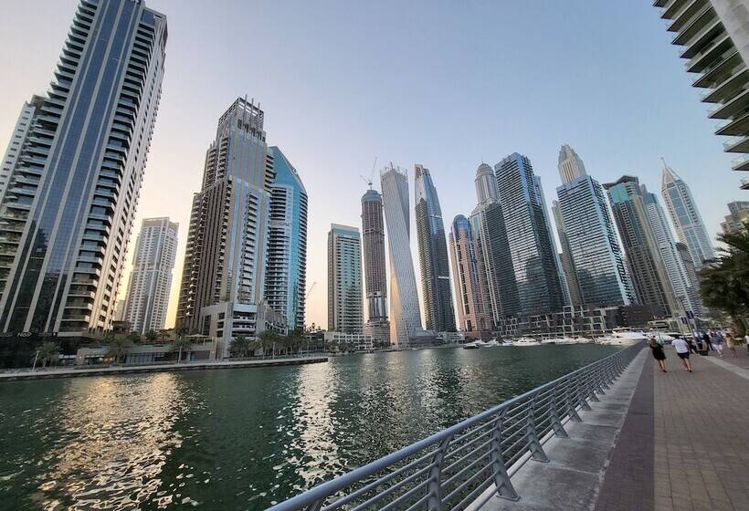 Route 66 Beach Hostel