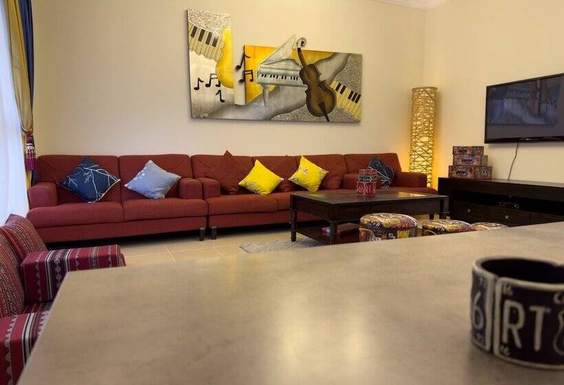 Route 66 Beach Hostel