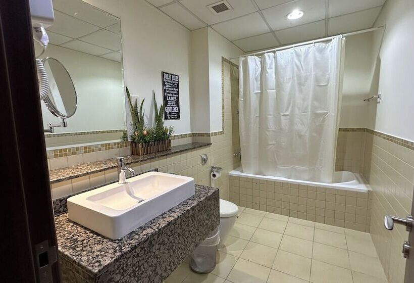 Route 66 Beach Hostel