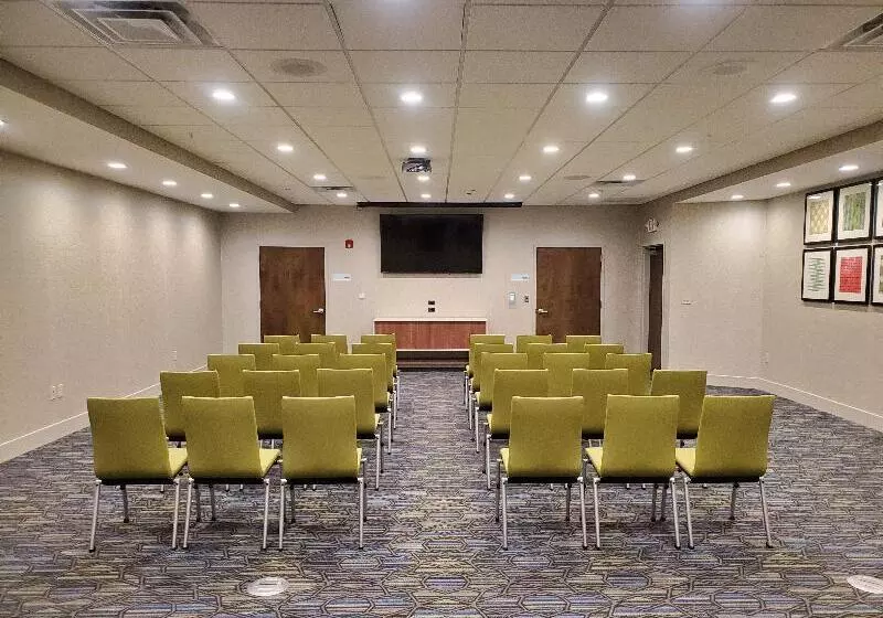 ホテル Holiday Inn Express & Suites Sandusky, An Ihg