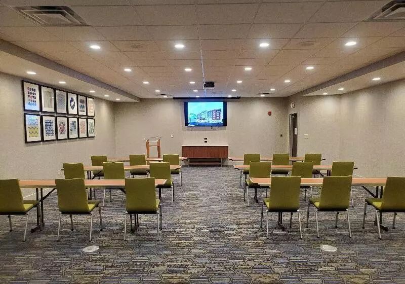 ホテル Holiday Inn Express & Suites Sandusky, An Ihg