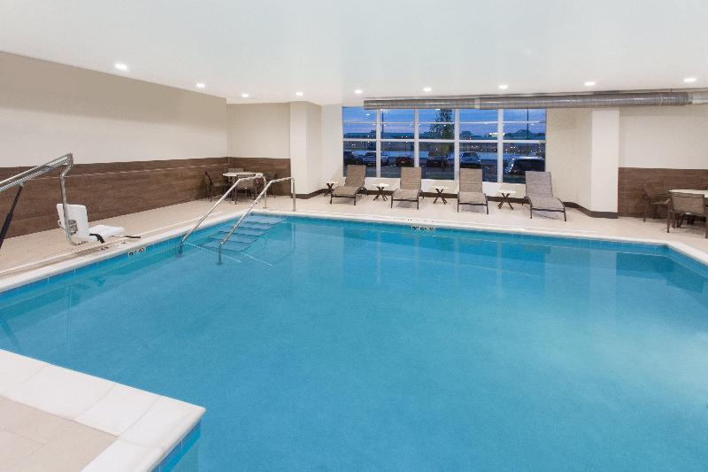 هتل Holiday Inn Express & Suites Sandusky, An Ihg