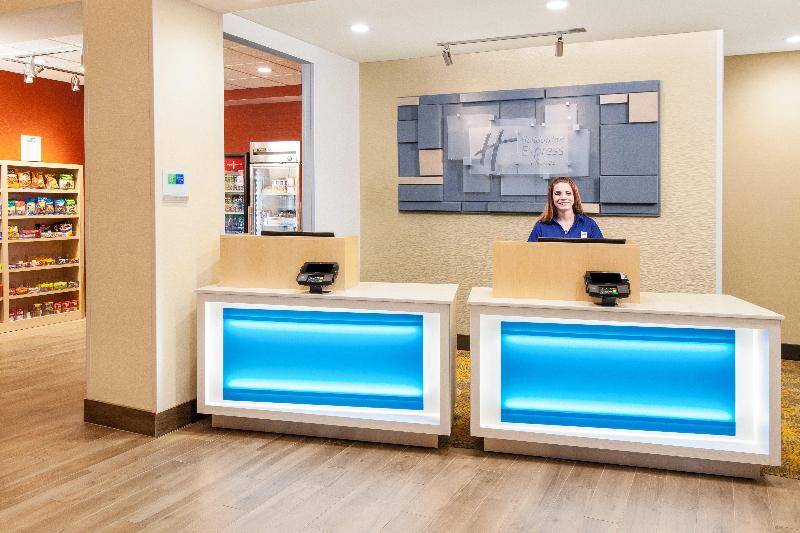 هتل Holiday Inn Express & Suites Sandusky, An Ihg
