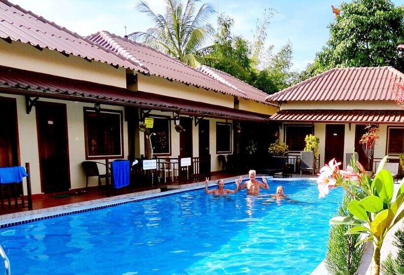 Отель Makara Bungalows