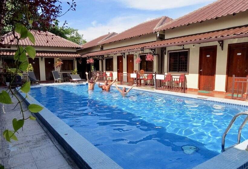 Отель Makara Bungalows