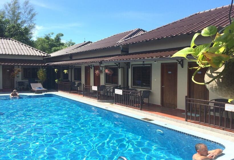 Отель Makara Bungalows