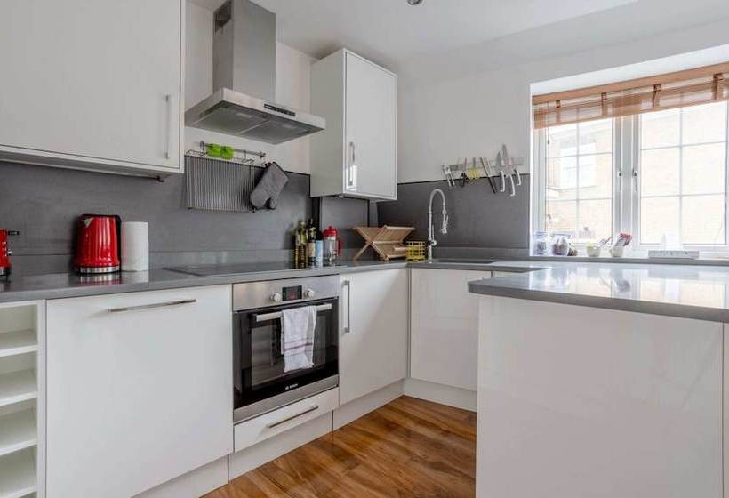 Modern And Central 2 Bedroom Apartment Close To Euston Station