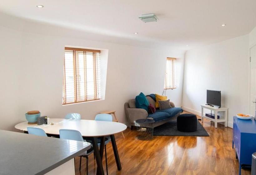Modern And Central 2 Bedroom Apartment Close To Euston Station