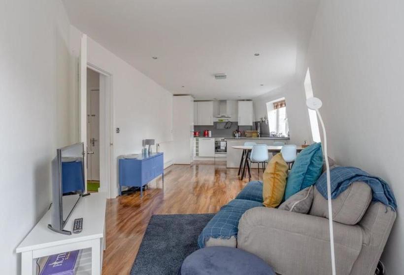 Modern And Central 2 Bedroom Apartment Close To Euston Station