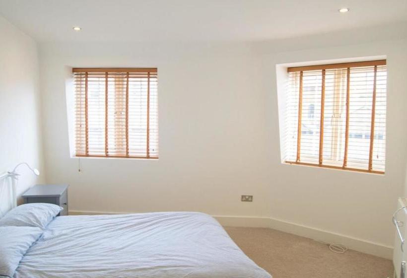 Modern And Central 2 Bedroom Apartment Close To Euston Station