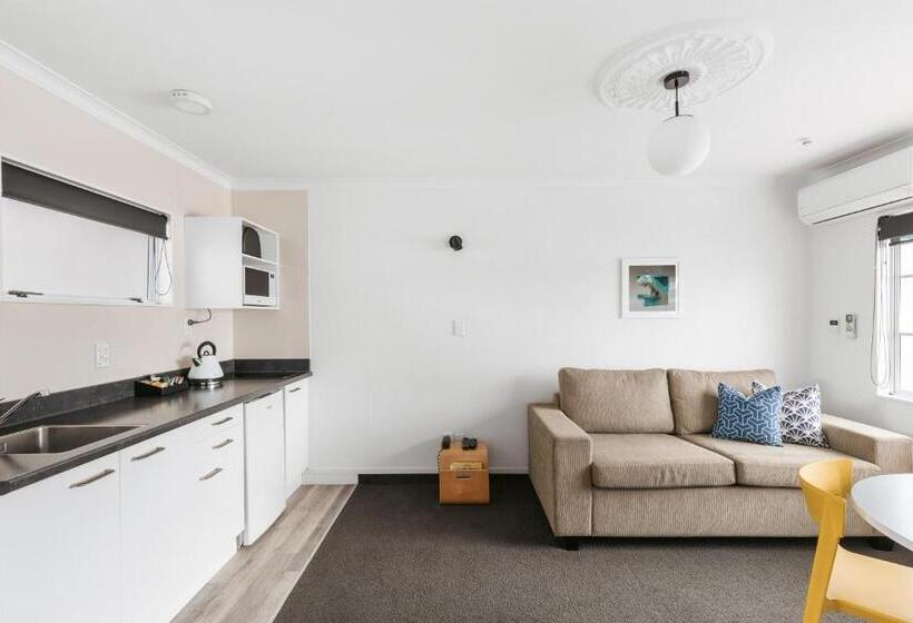 The Mission Belle Motel