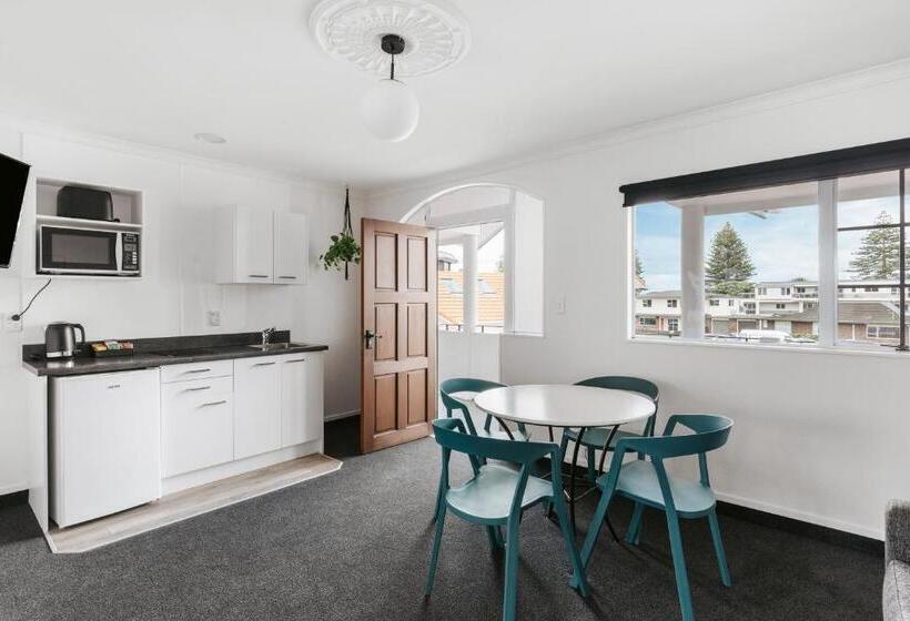 The Mission Belle Motel