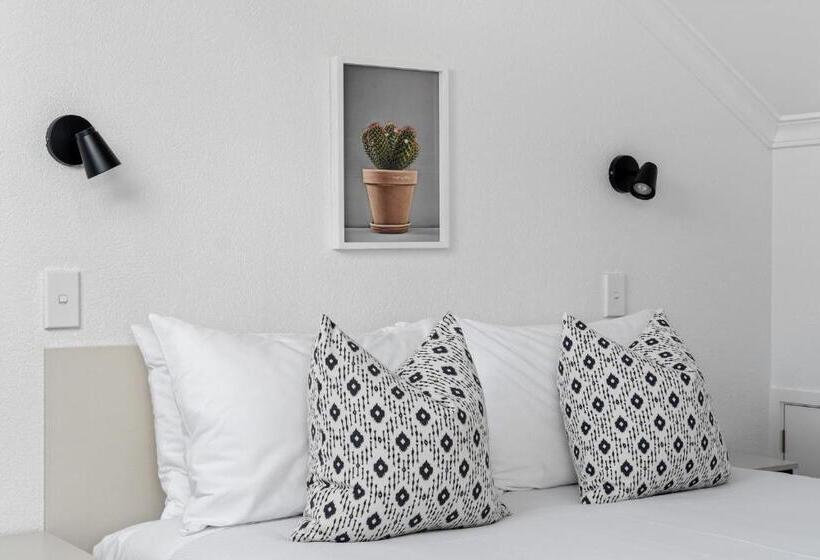 The Mission Belle Motel