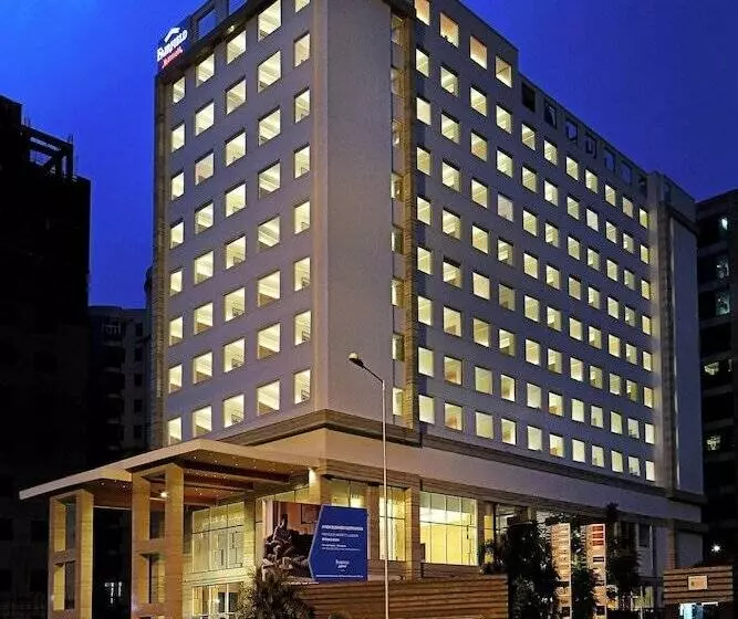 ホテル Fairfield By Marriott Lucknow