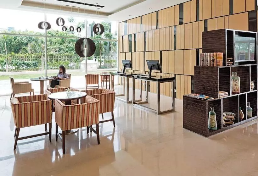 ホテル Fairfield By Marriott Lucknow