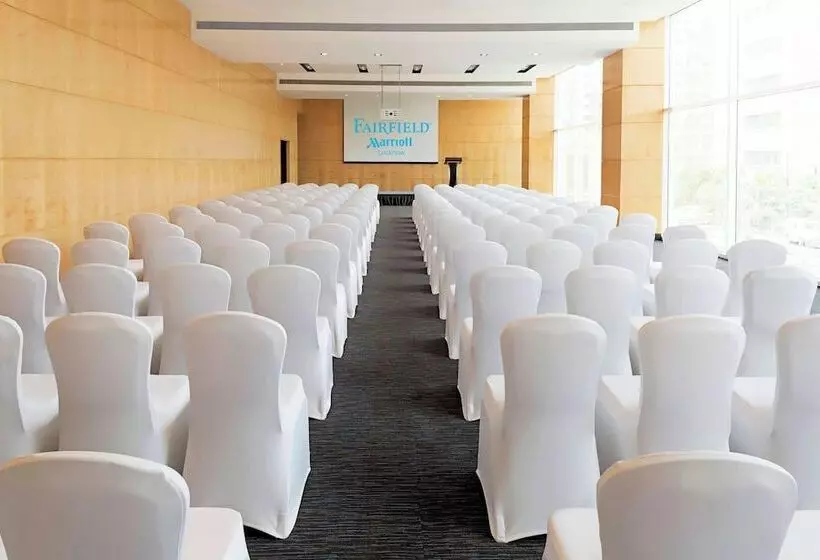 ホテル Fairfield By Marriott Lucknow