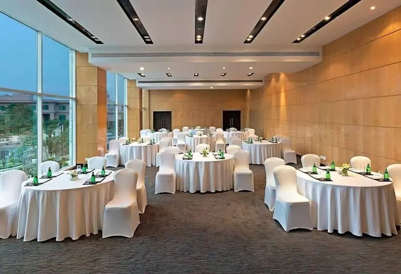 ホテル Fairfield By Marriott Lucknow
