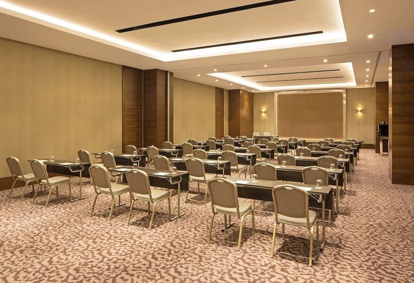 Отель Sheraton Grand Istanbul Atasehir