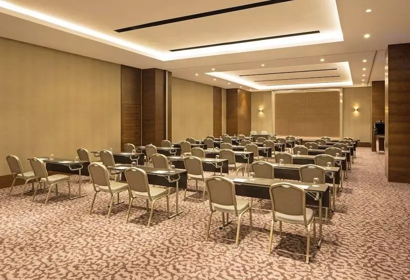 ホテル Sheraton Grand Istanbul Atasehir