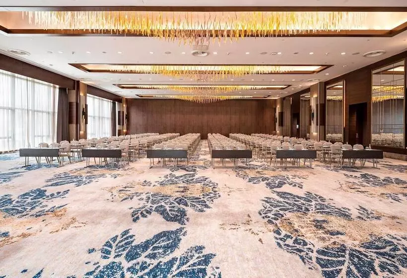 ホテル Sheraton Grand Istanbul Atasehir