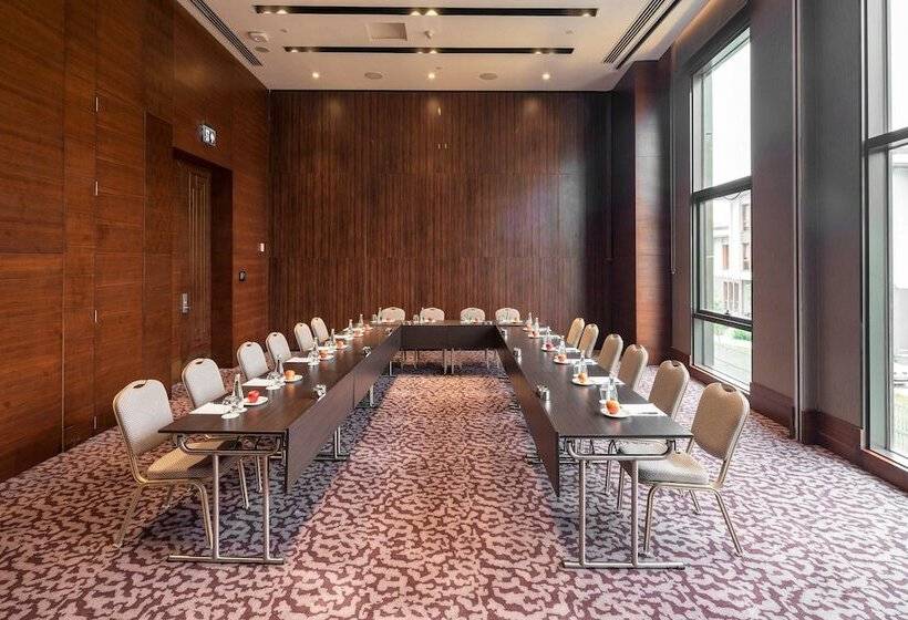 ホテル Sheraton Grand Istanbul Atasehir