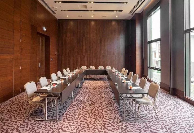 ホテル Sheraton Grand Istanbul Atasehir