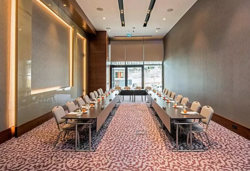 ホテル Sheraton Grand Istanbul Atasehir