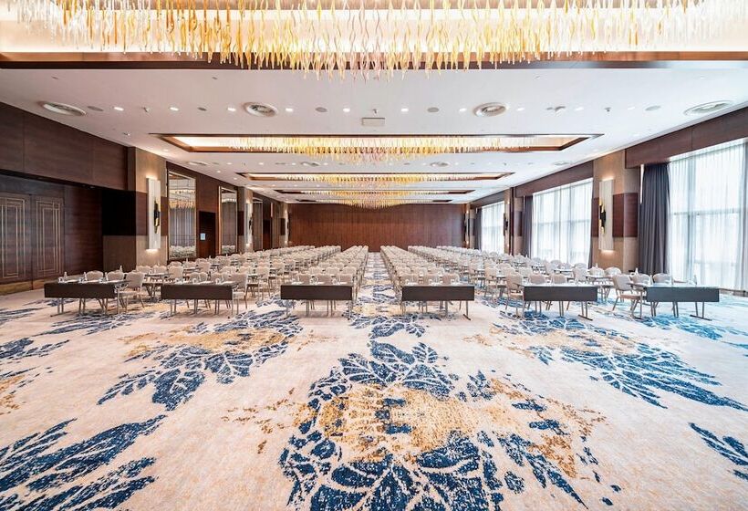 Отель Sheraton Grand Istanbul Atasehir