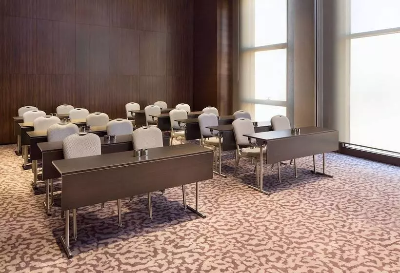 ホテル Sheraton Grand Istanbul Atasehir