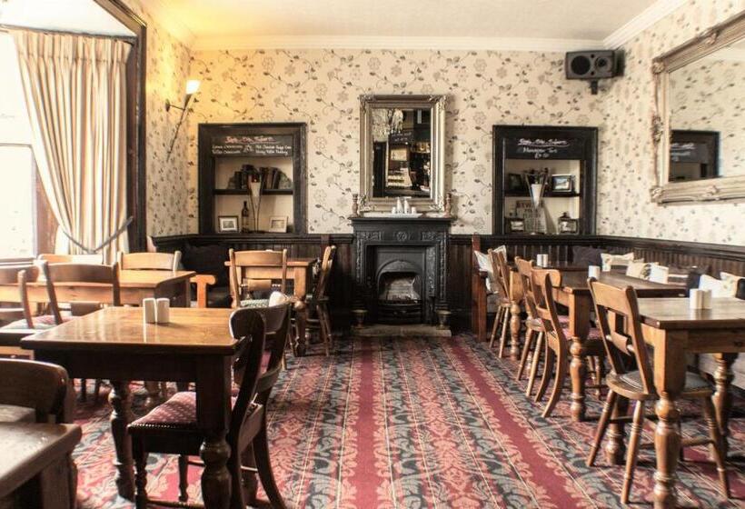 ホテル The Royal Oak