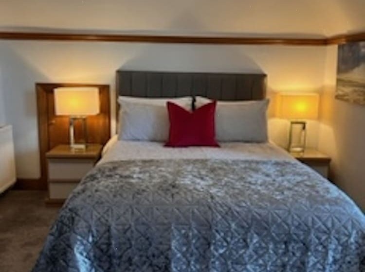 پانسیون Pinewood Country House