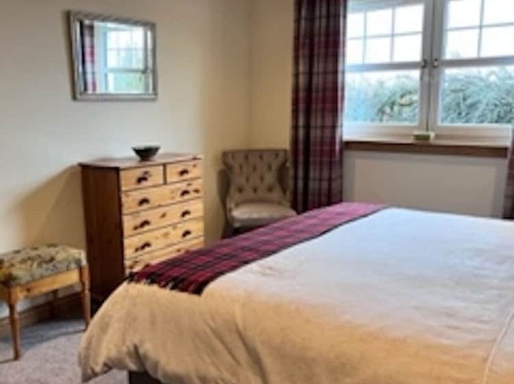 پانسیون Pinewood Country House