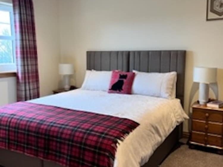 پانسیون Pinewood Country House