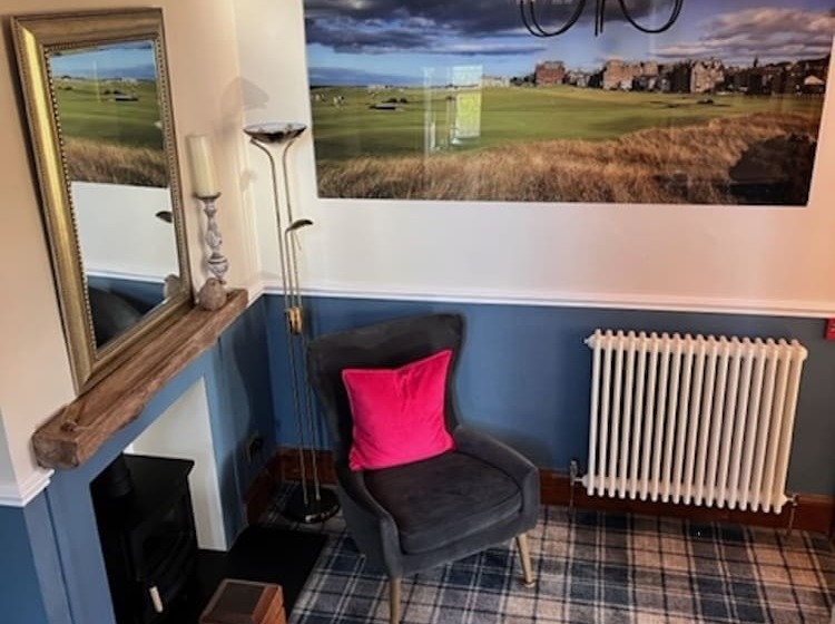 پانسیون Pinewood Country House