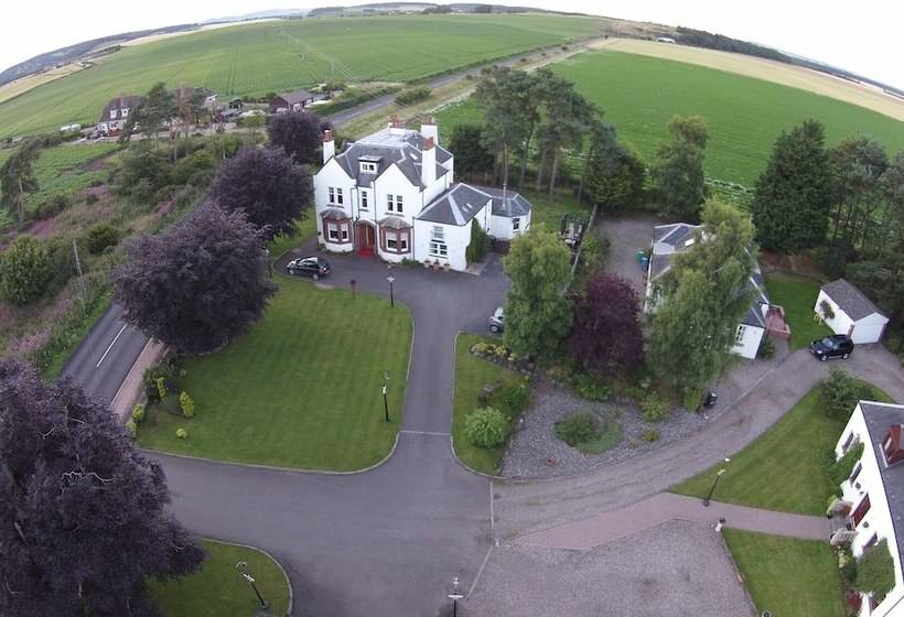 پانسیون Pinewood Country House