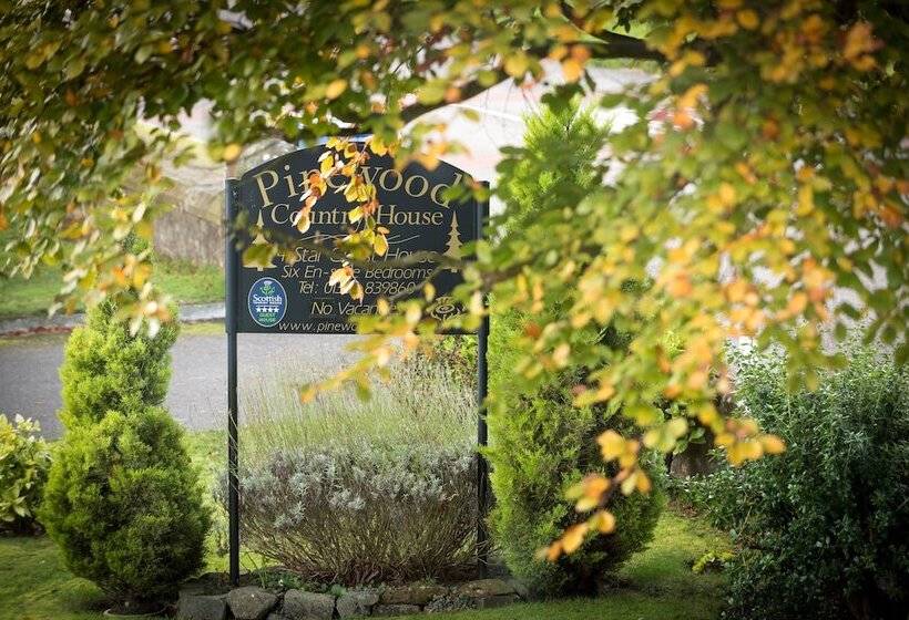 پانسیون Pinewood Country House