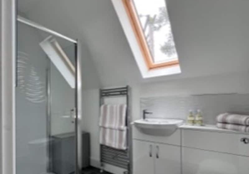 پانسیون Pinewood Country House