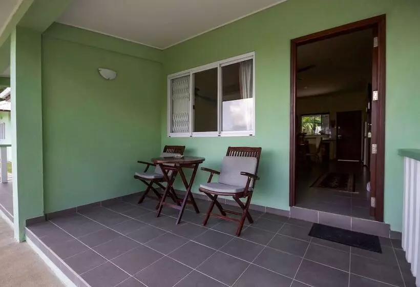 Surfers Beach Self Catering Chalets