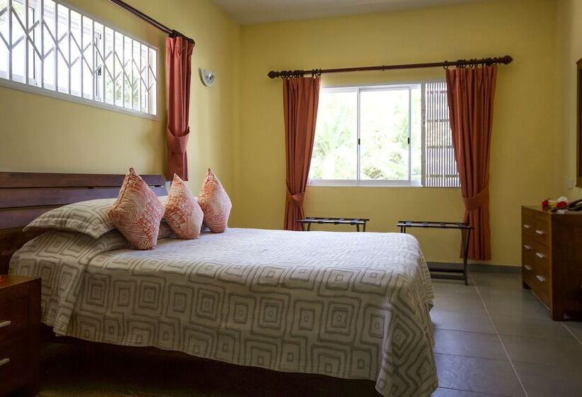 Surfers Beach Self Catering Chalets